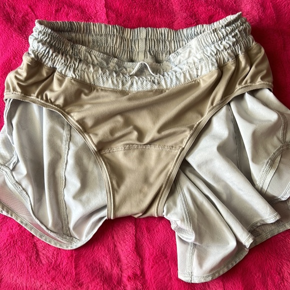 Lululemon hotty hot shorts - Picture 6 of 6